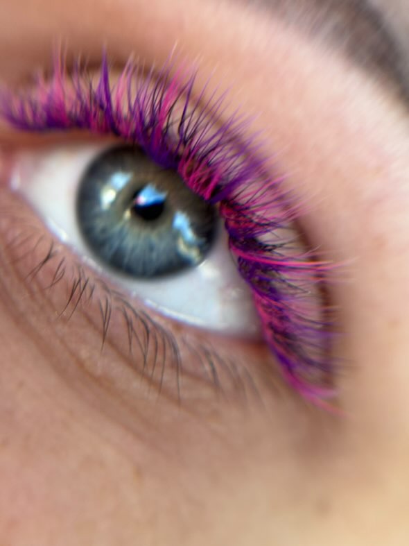 Aleksandra Andrzejewska, colourful lash styling
