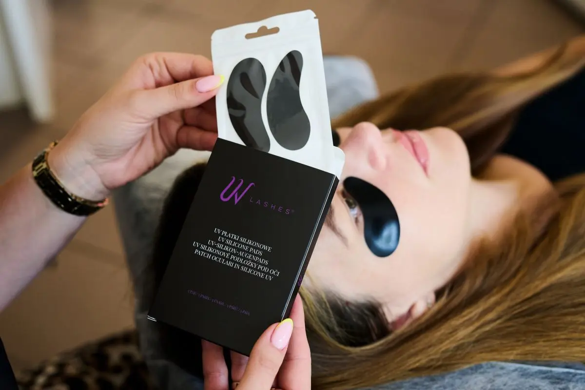 Silicone pads for UV lash extensions
