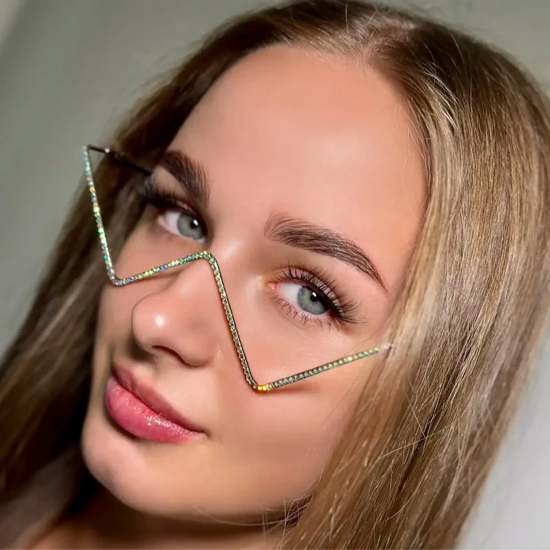 Eyebrow styling Eyebrow styling