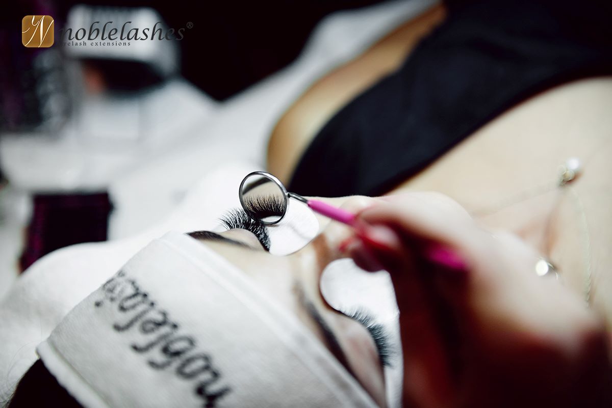 Noble Lashes auxiliary mirror Noble Lashes auxiliary mirror