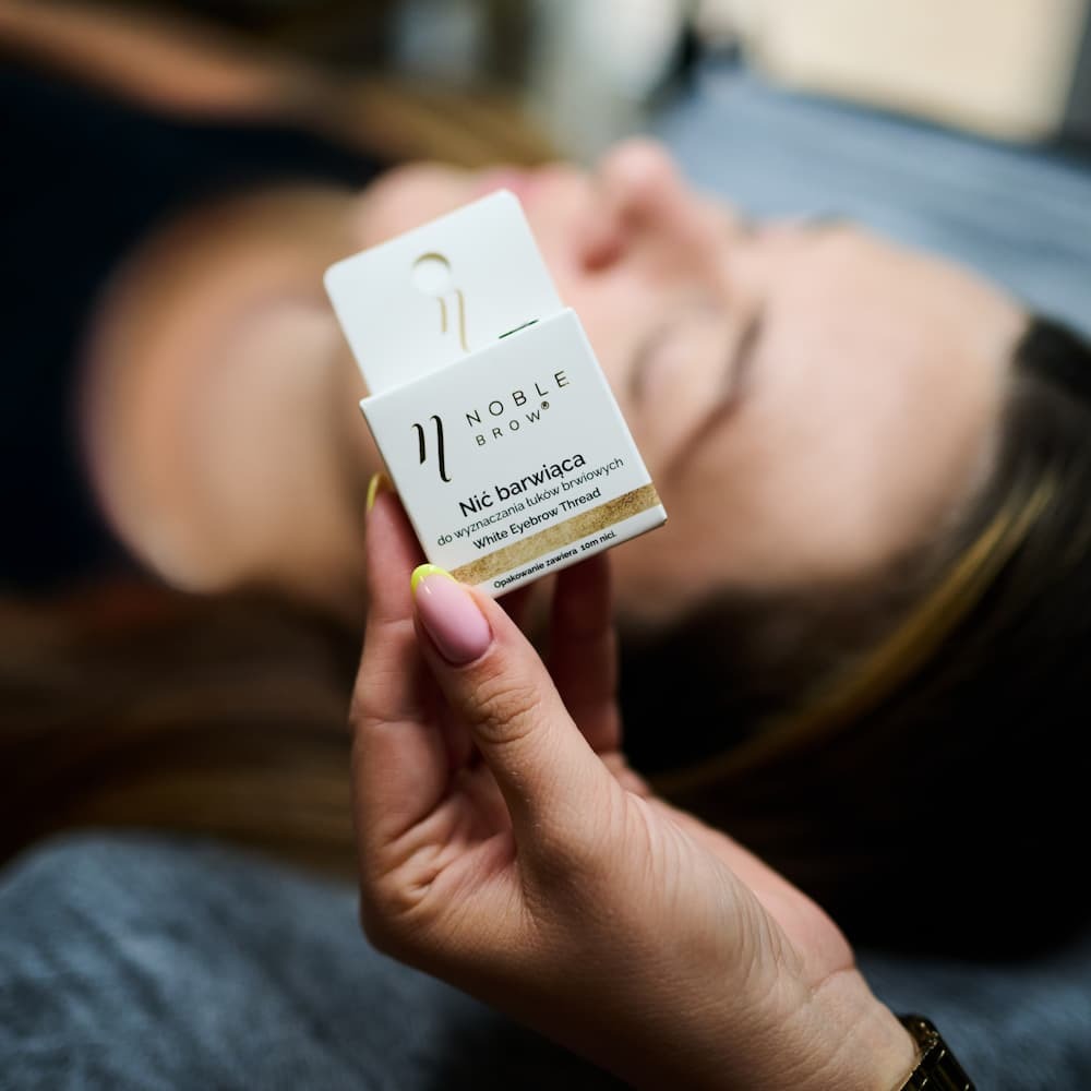Nić barwiąca do łuków brwiowych