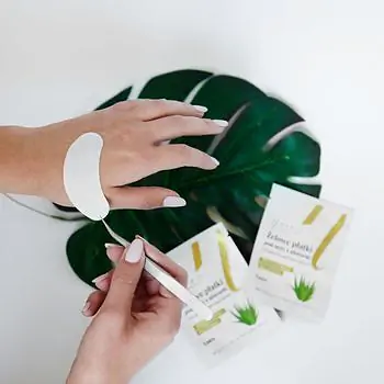 Eye patches with aloe extract