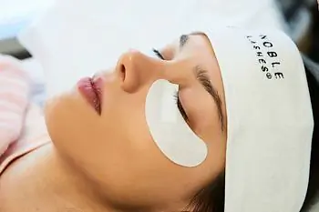 Eye patches with aloe extract