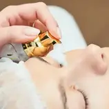 Mycie rzes szamponem Pure Lash & Brow 