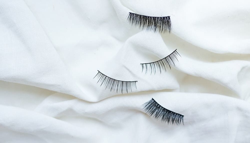 Why are fake eyelashes more popular these days?