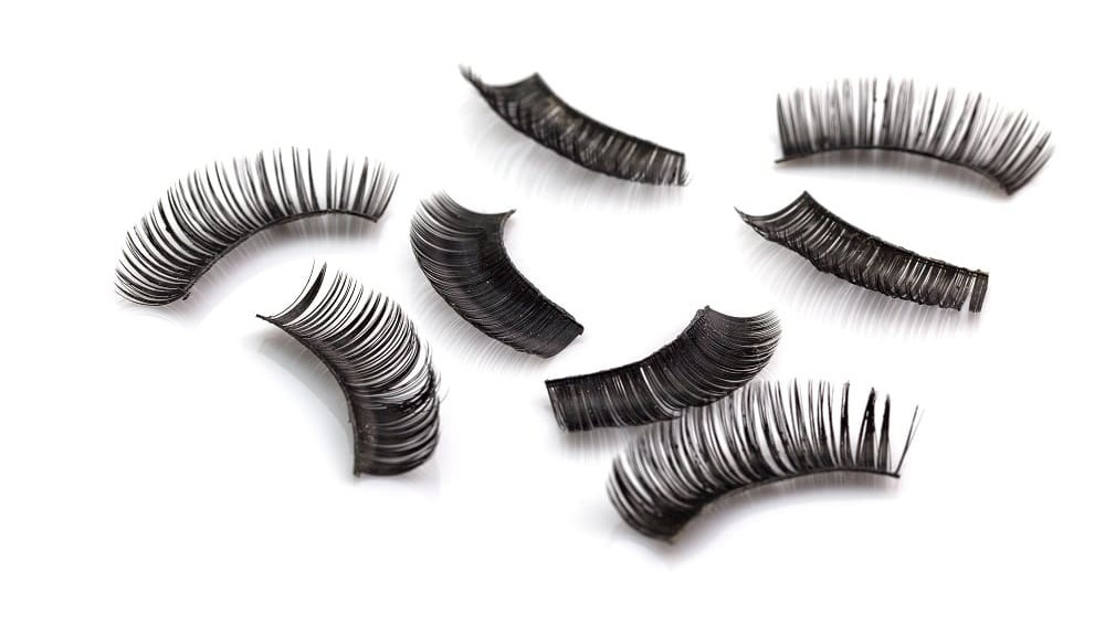 What are the best eyelash extension training schools?