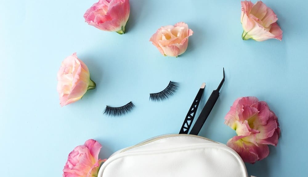 Risks and benefits of eyelash extensions: What to expect