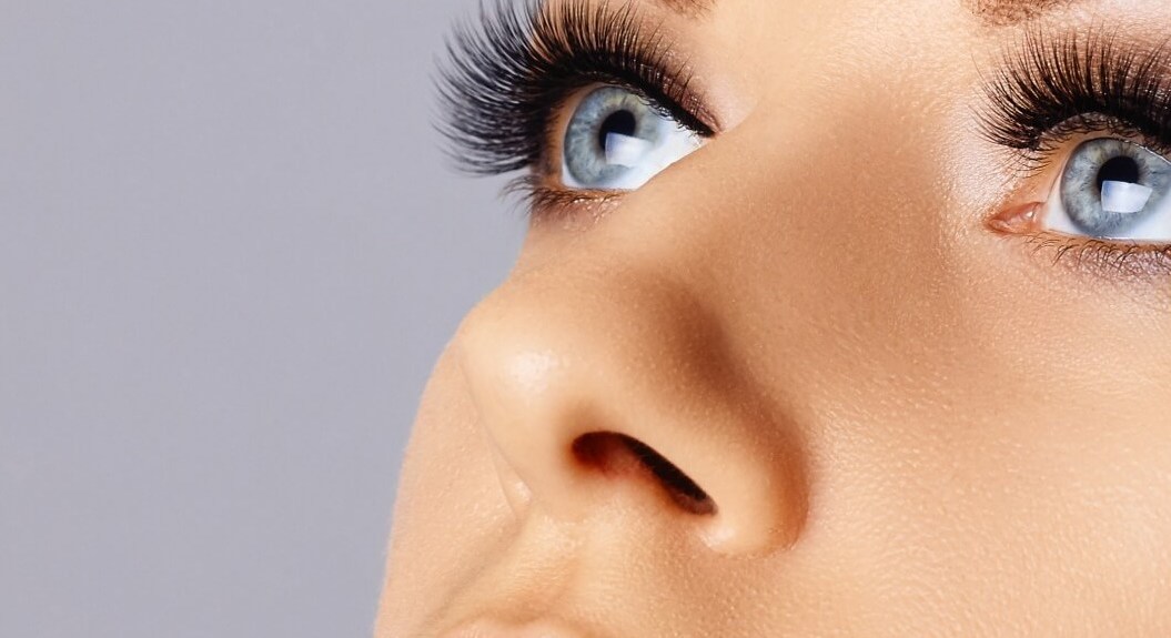 The Best Way to Curl Your Eyelashes