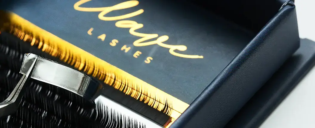 Effortless removal of foil-backed lash strips – Clean Peel Technology