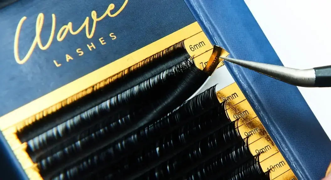 What do lash stylists think about Easy Peel lash palettes?