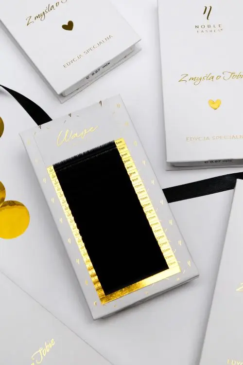 Open birthday lash tray