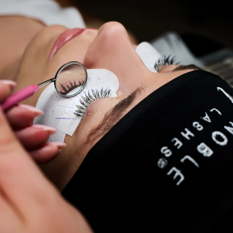 Noble Lashes mirror