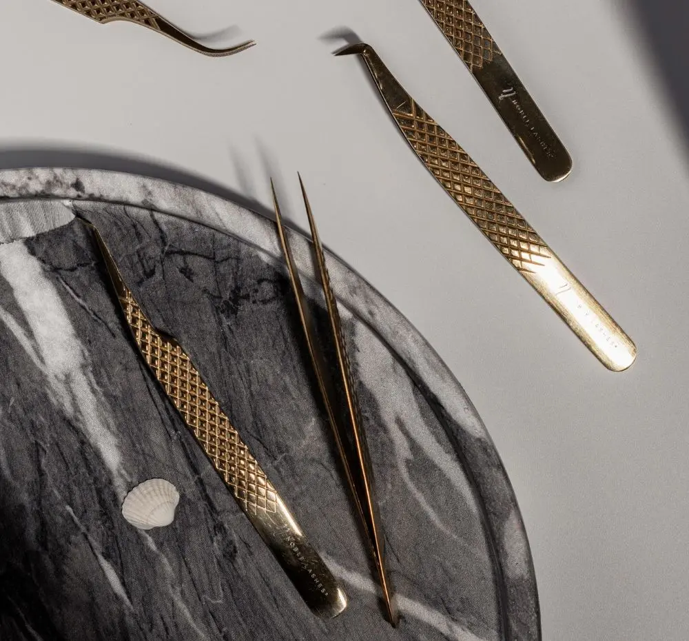 Tweezers