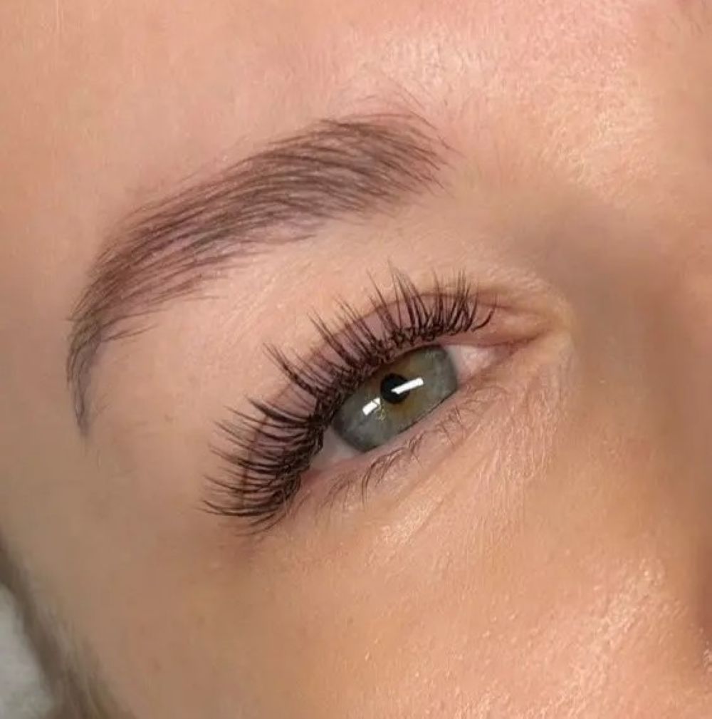 Wispy lashes styling