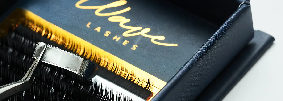 Effortless removal of foil-backed lash strips – Clean Peel Technology