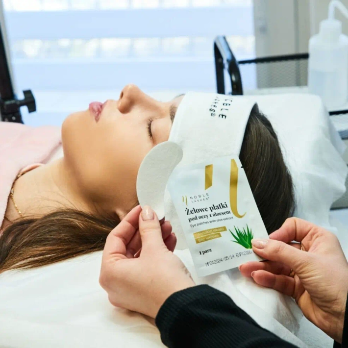 Eye patches with aloe extract