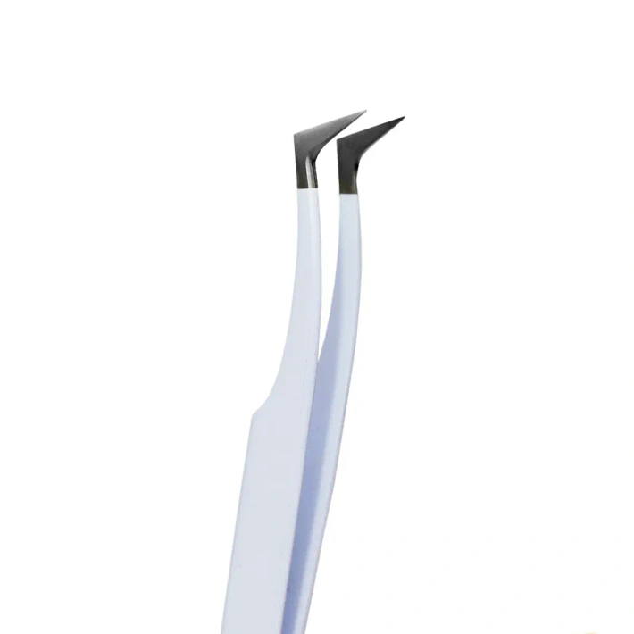 White Tweezer Sharp Eyelashes