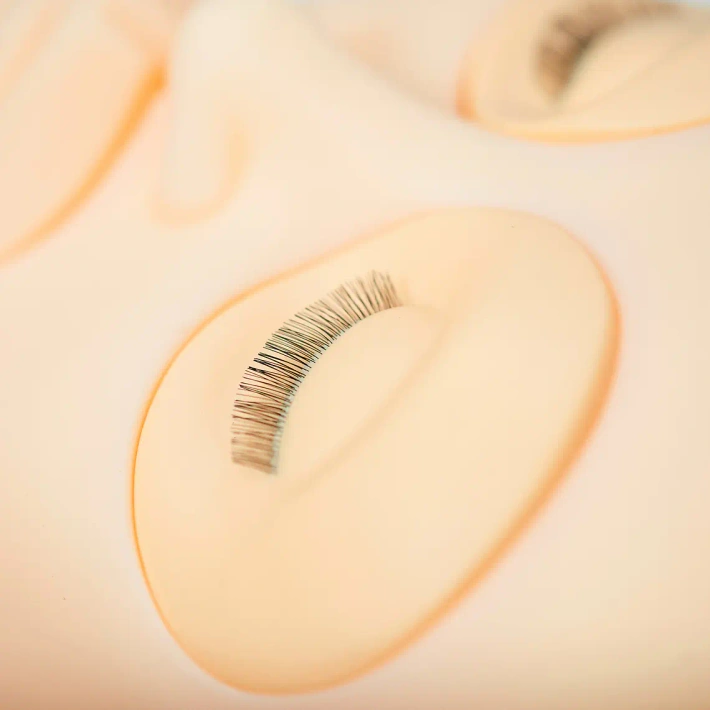 Interchangeable eyes with eyelashes for training head
