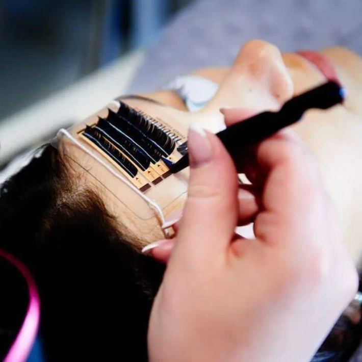 Lash Plate – The perfect tool for organizing lash