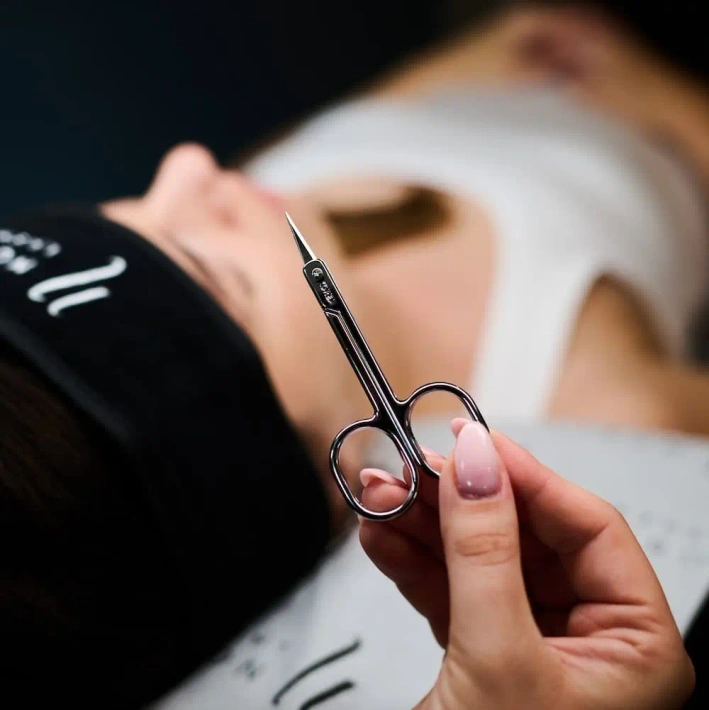 Professional cosmetic scissors